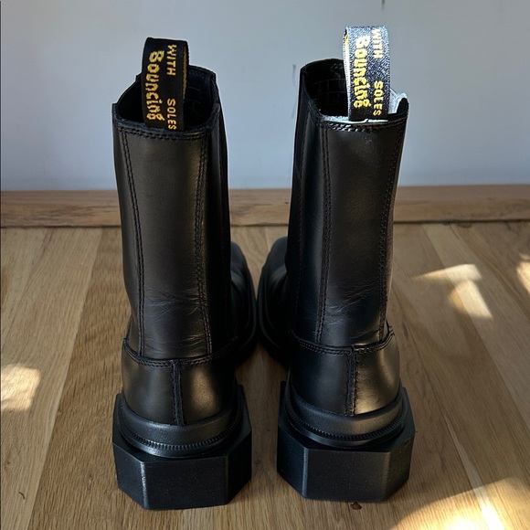 Dr. Martens Maybole Black Leather Chelsea Boots - Picture 3 of 9